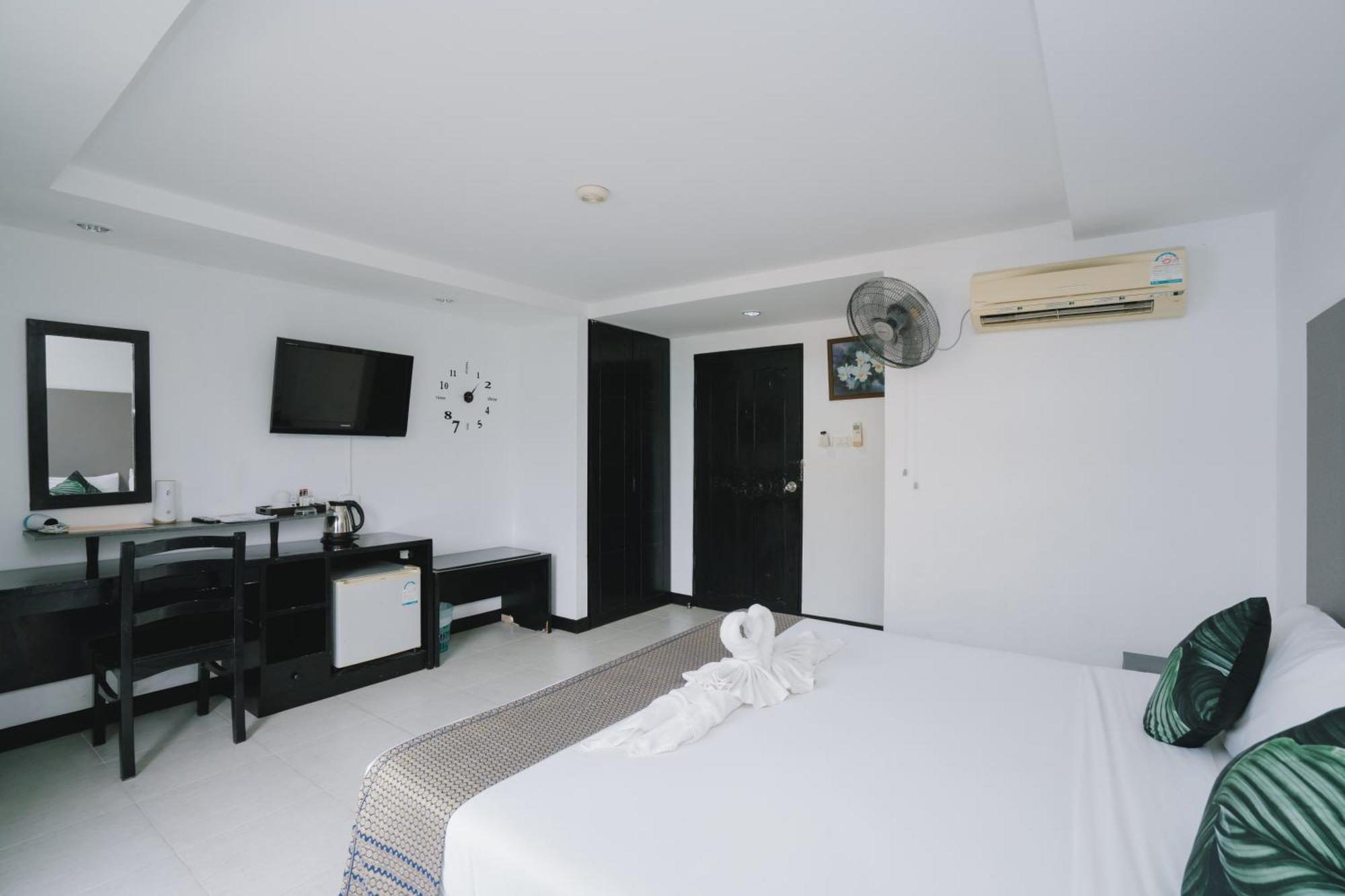 Noble House Patong Hotell Eksteriør bilde